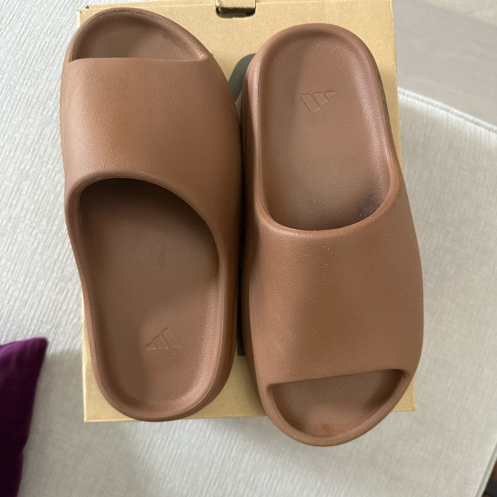Adidas Yeezy Slide in Flax US Size 8